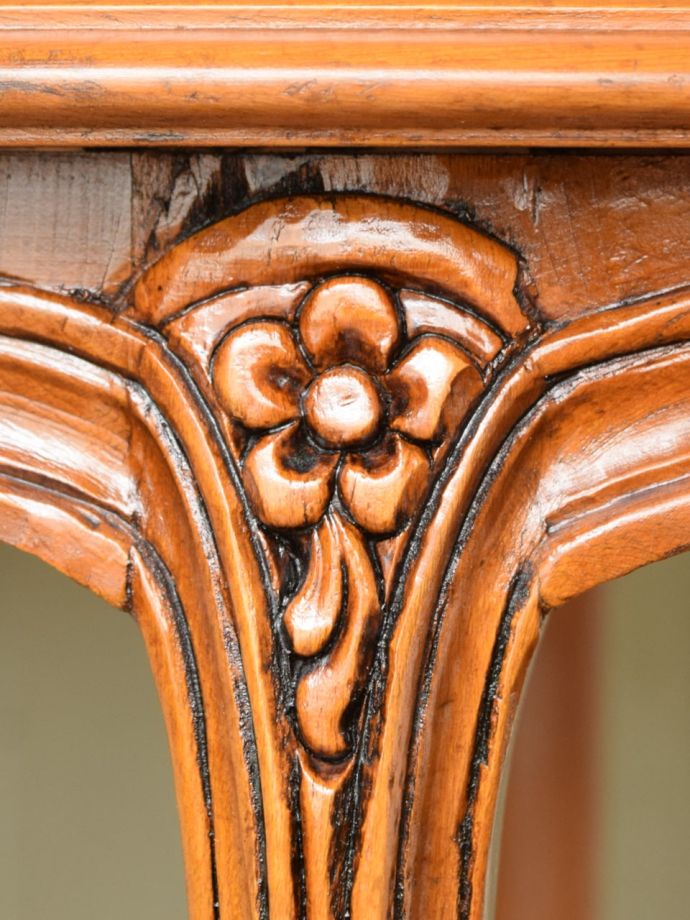 フランスらしい彫