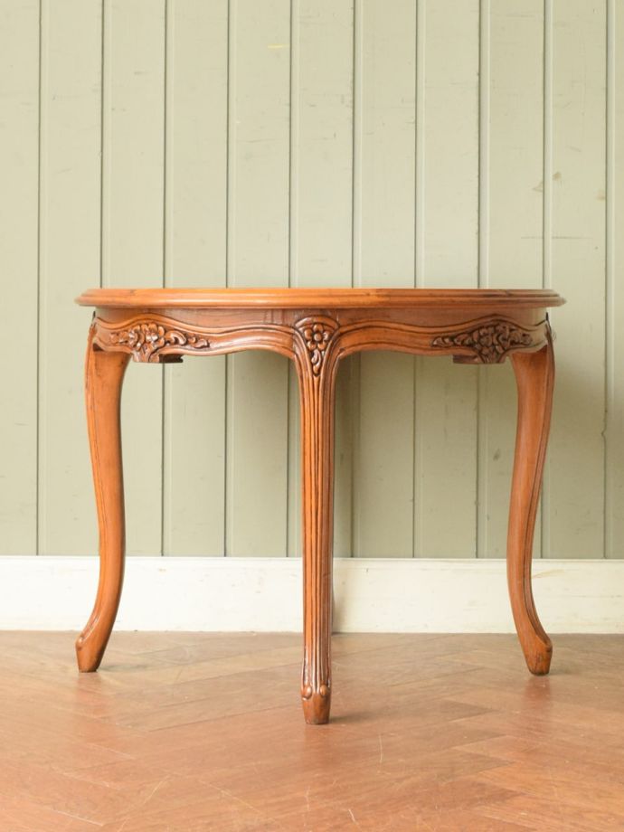 コーヒーテーブルの側面