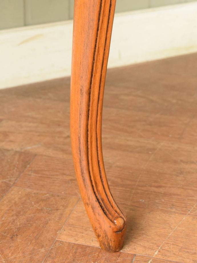 アンティークテーブルの脚