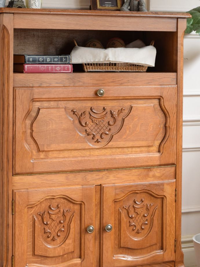 フランスのアンティークらしい美しい彫