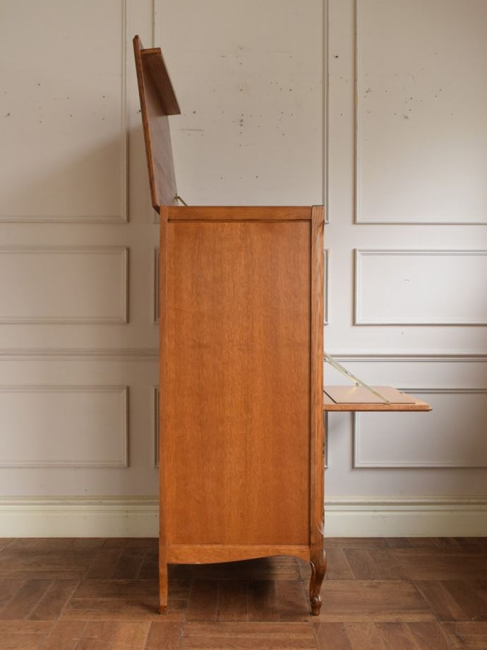 サイドボードの側面