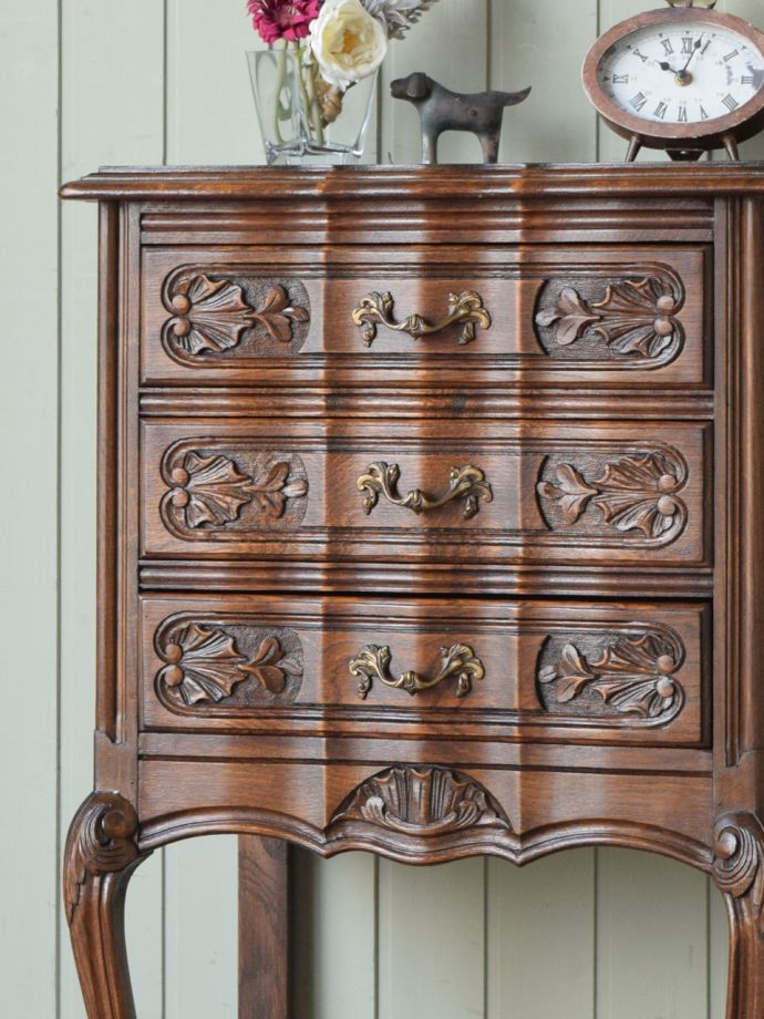 フランスアンティーク家具らしさが漂う装飾