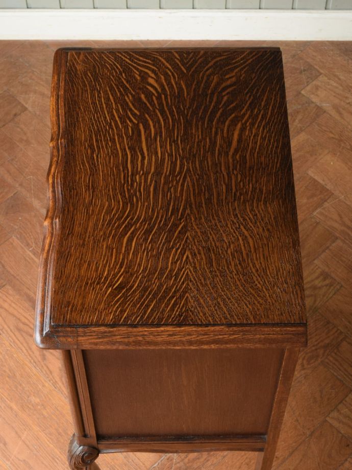 サイドチェストの天板