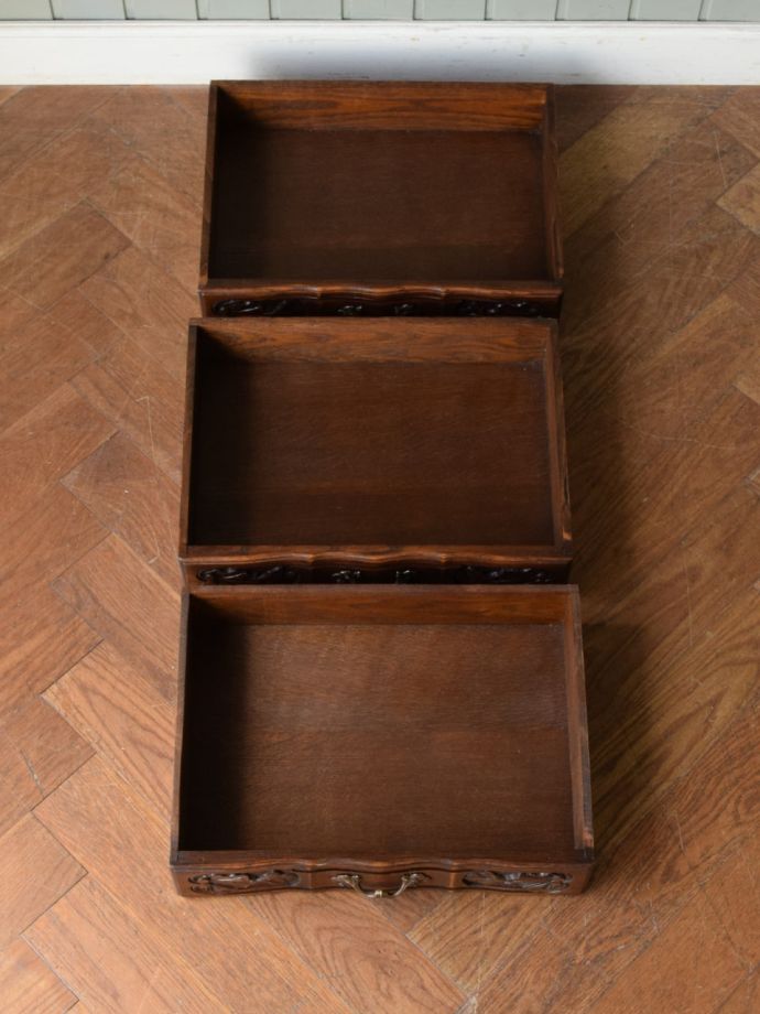 チェストの引き出しの中