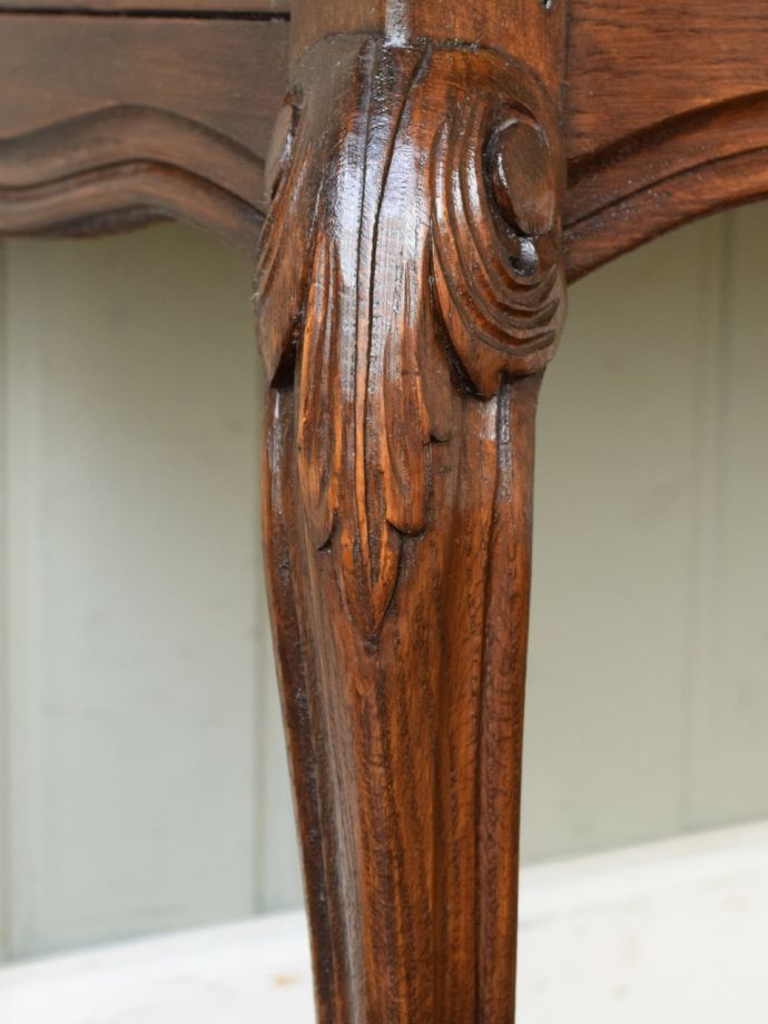 アンティーク家具の装飾