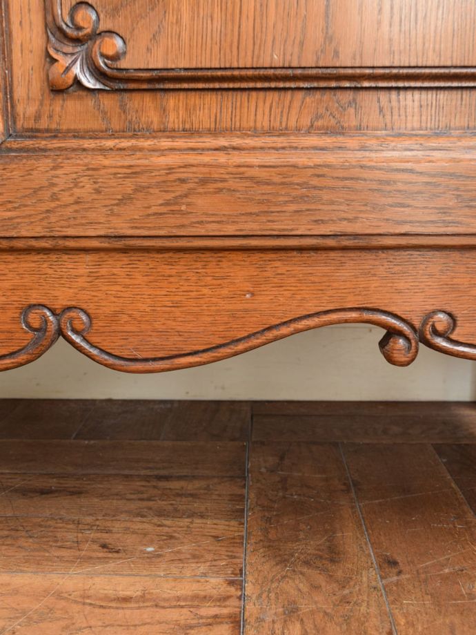 フランスキャビネットの彫