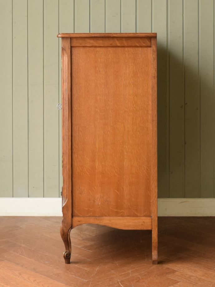 サイドボードの側面