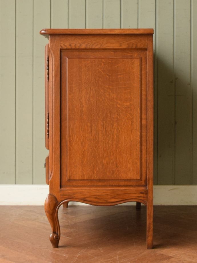 サイドボードの側面