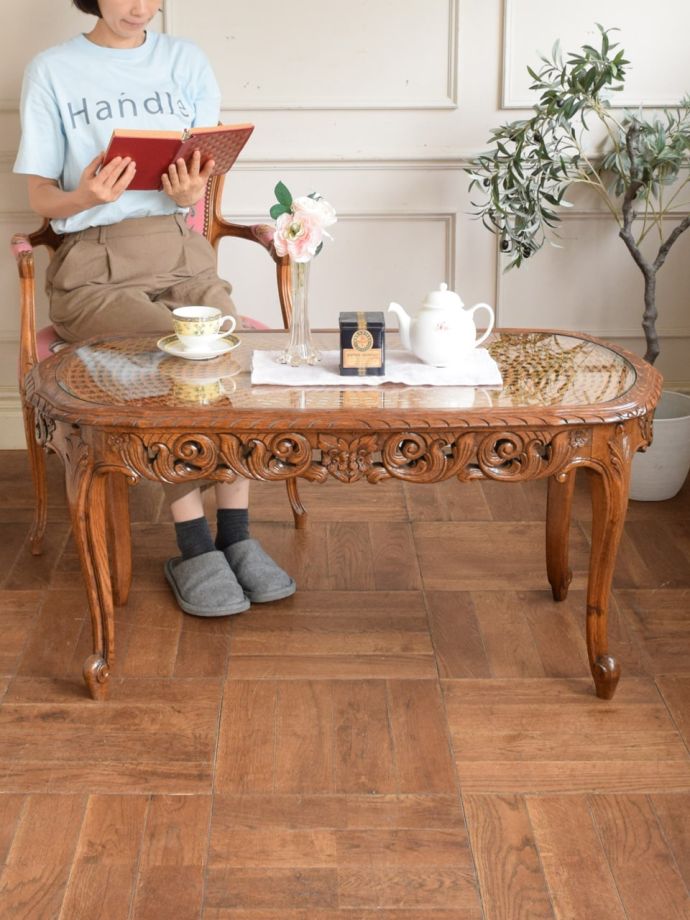 フランスの優雅なコーヒーテーブル