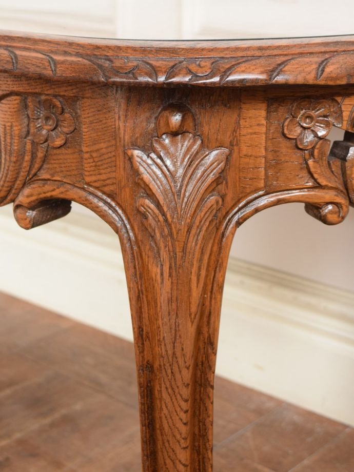 フランスらしい彫