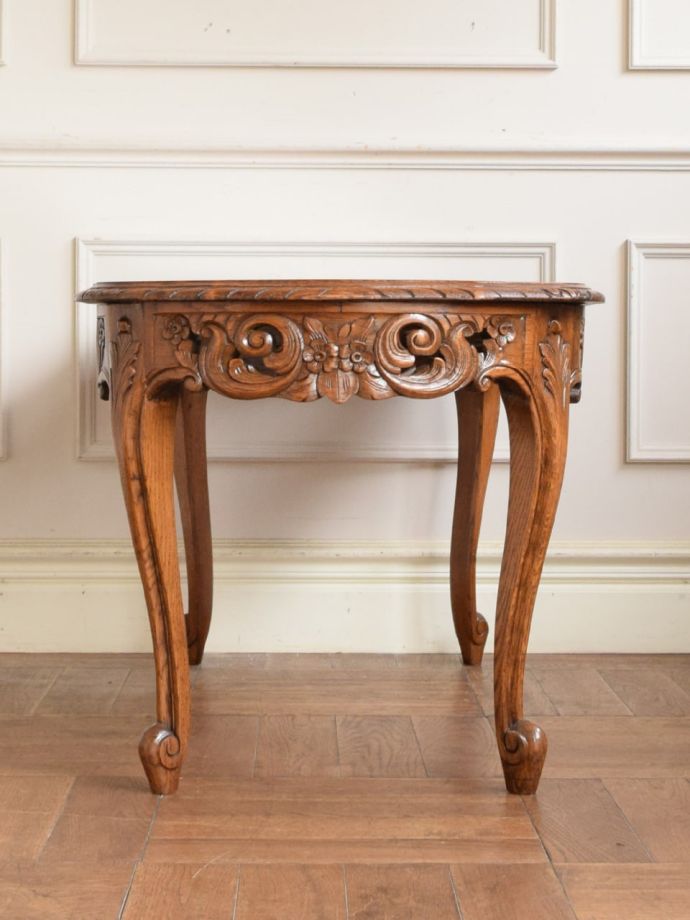 コーヒーテーブルの側面