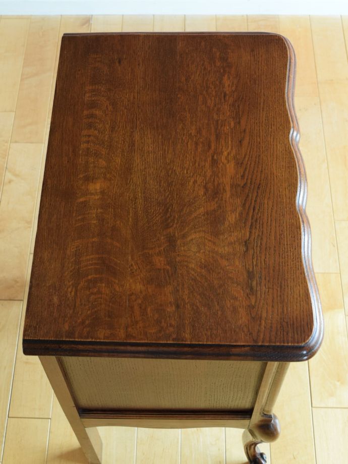 サイドチェストの天板