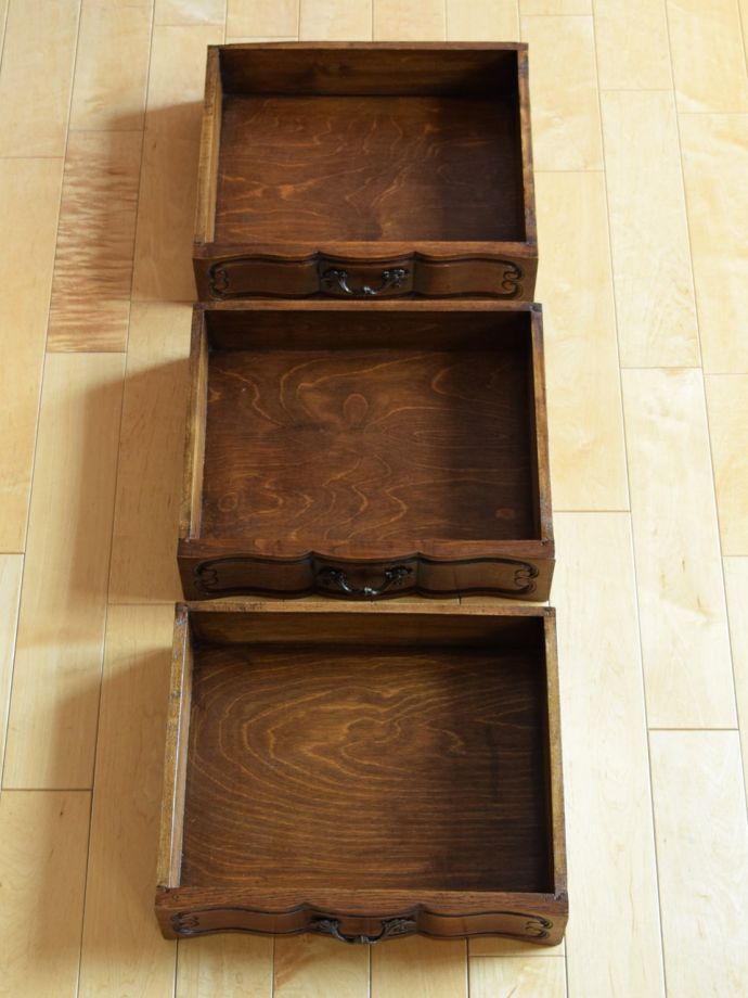 チェストの引き出しの中