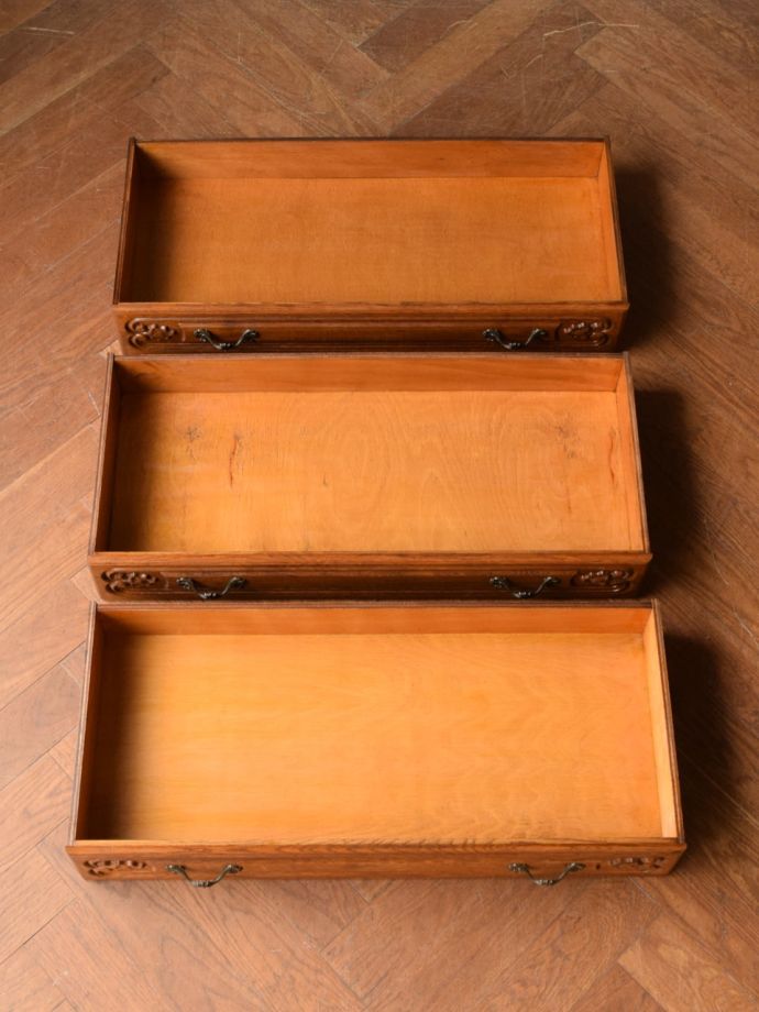 アンティークチェストの引き出し