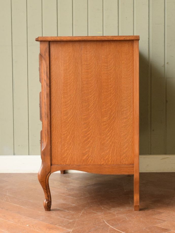 アンティークチェストの側面