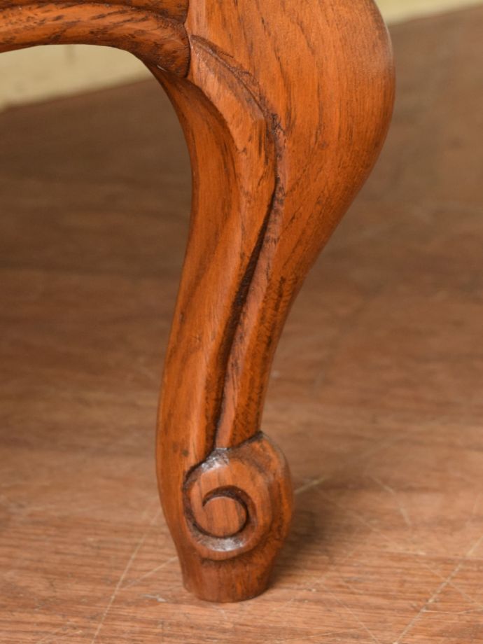 アンティークチェストの脚