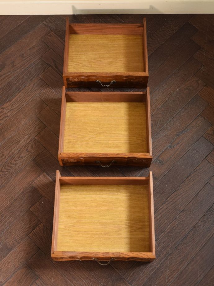 チェストの引き出しの中