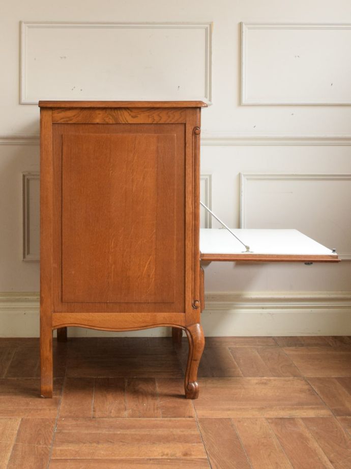 サイドボードの側面