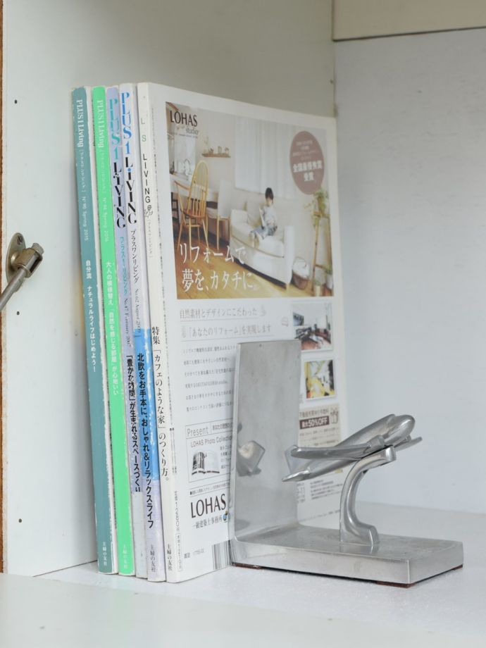 サイドボードの扉を開けると