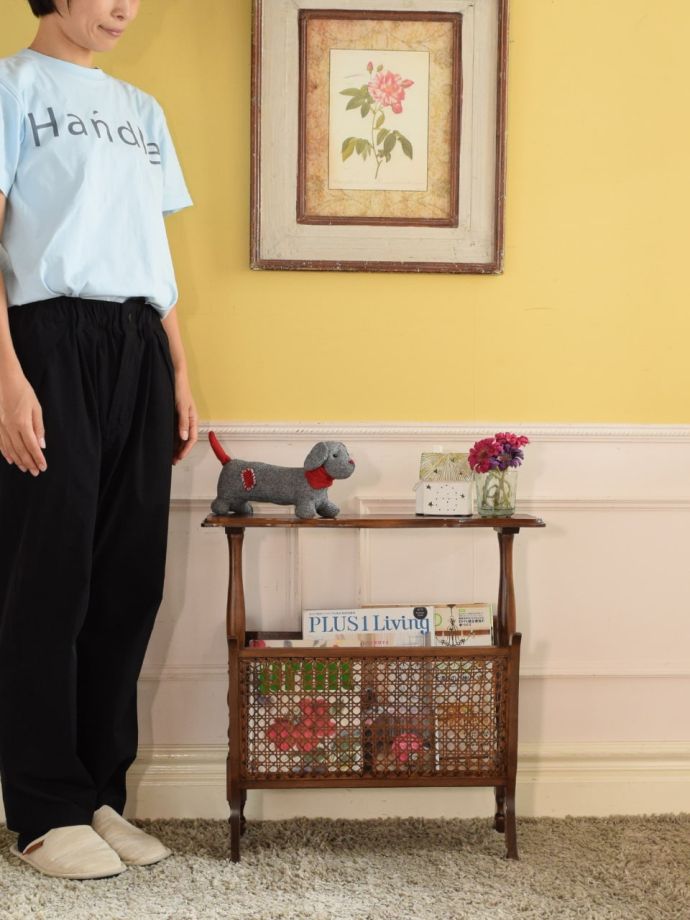 アンティークのおしゃれなマガジンラック