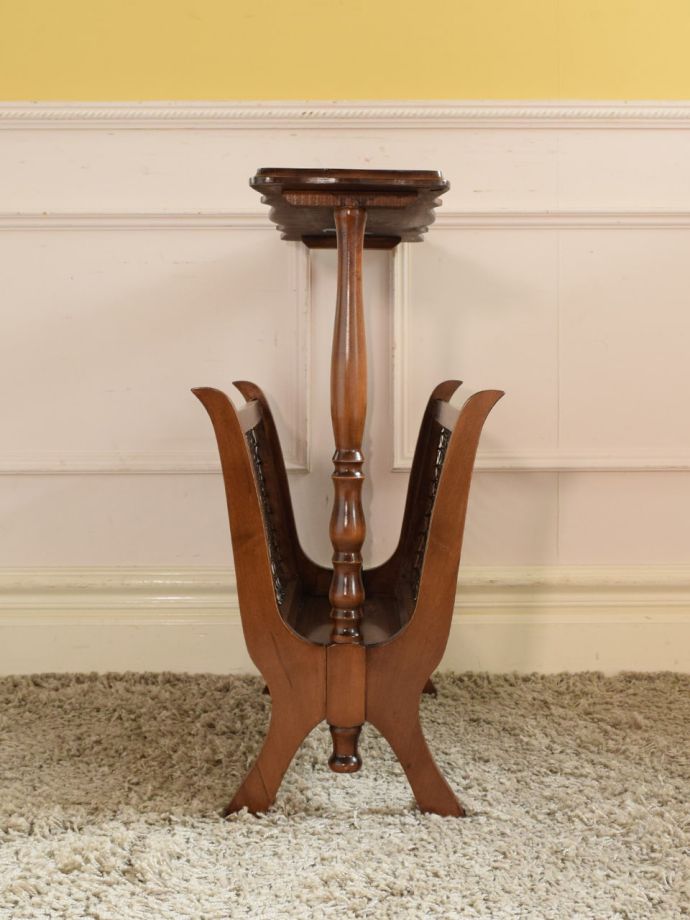 マガジンラックの側面