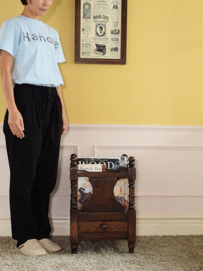 アンティークのおしゃれなマガジンラック