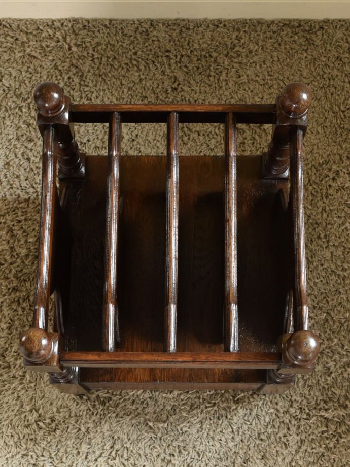 マガジンラックの中