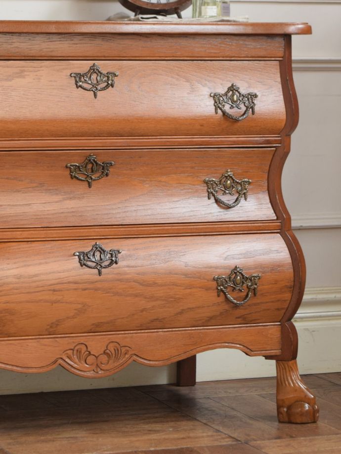 アンティークのコモードの魅力