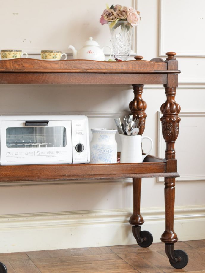 アンティークのワゴンは使い方が自由自在