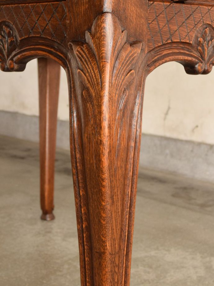 アンティークらしい彫