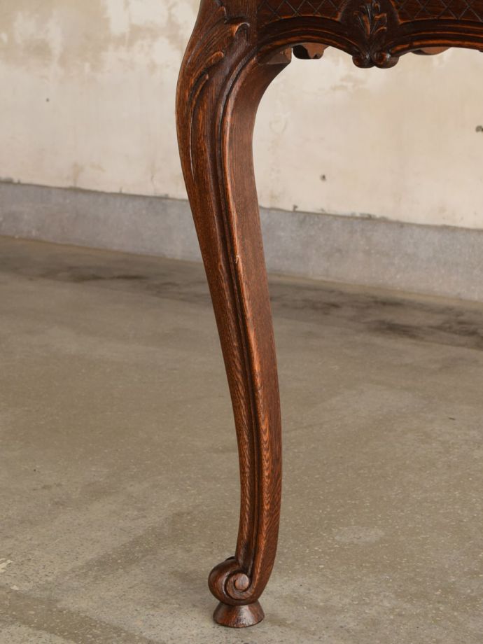 アンティークテーブルの脚