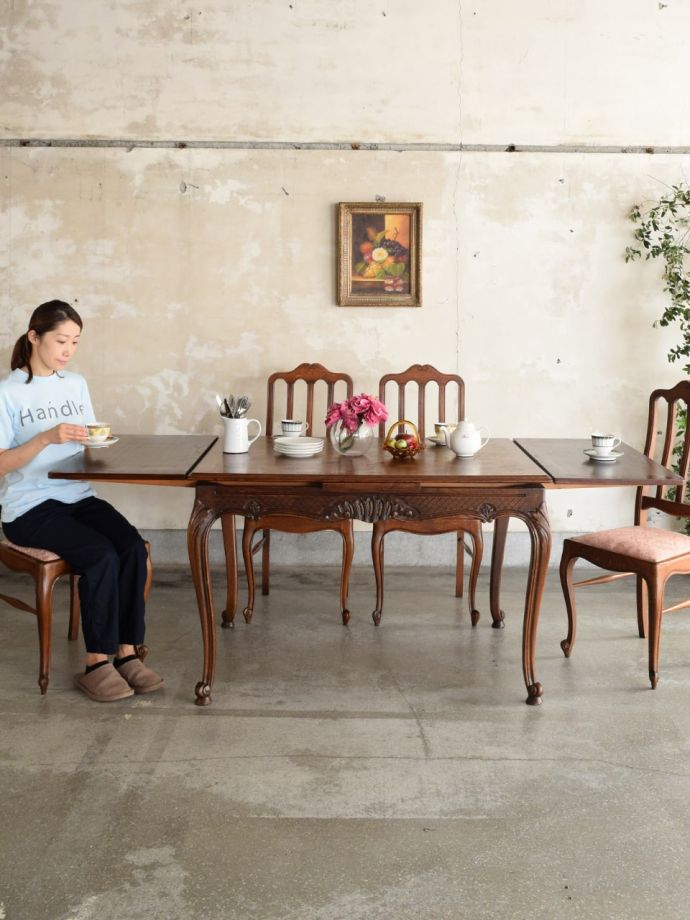 フランスのアンティークテーブル