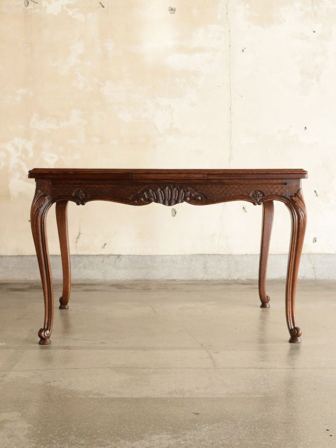 伸長式テーブルの側面