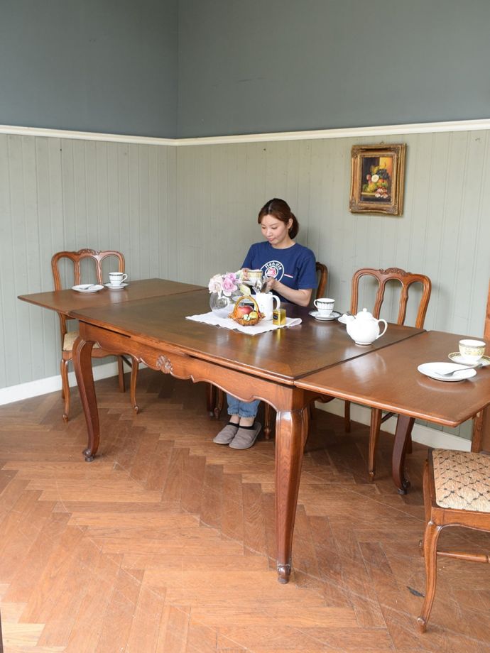 フランスのアンティークテーブル