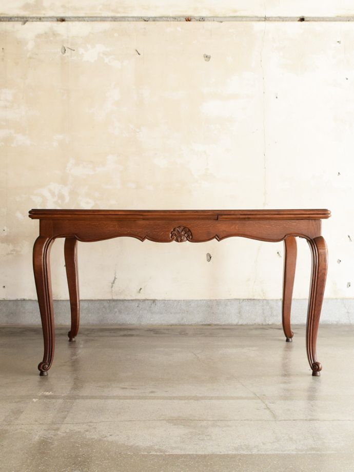 伸長式テーブルの側面