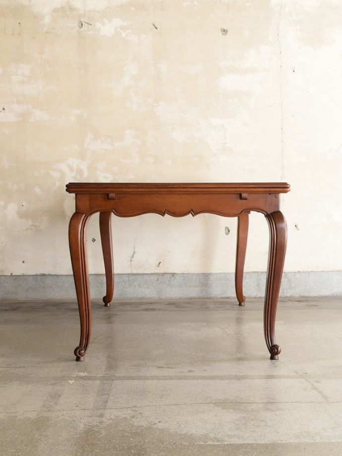 伸長式テーブルの反対側