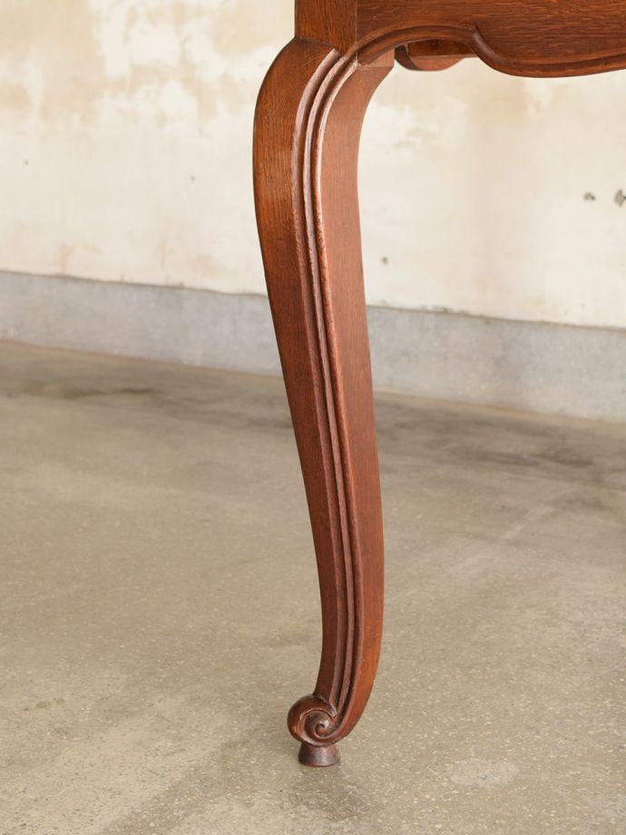 アンティークテーブルの脚