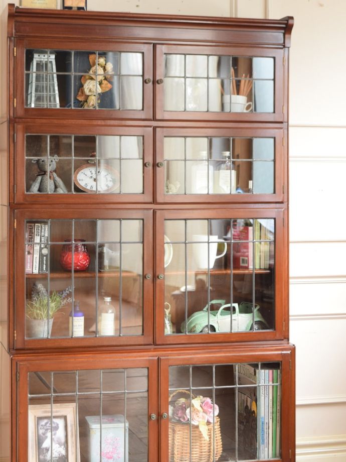 アンティーク家具らしさが漂う本棚