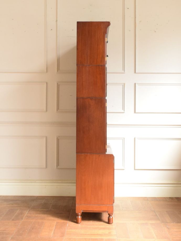 キャビネットの側面