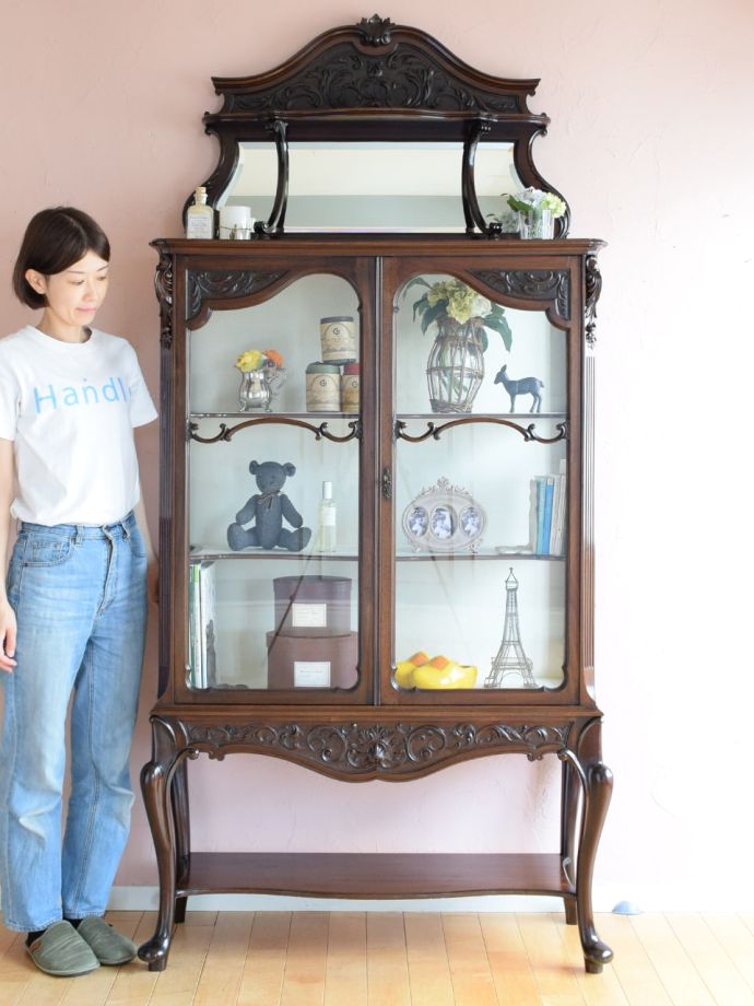 アンティークのパーラーキャビネット