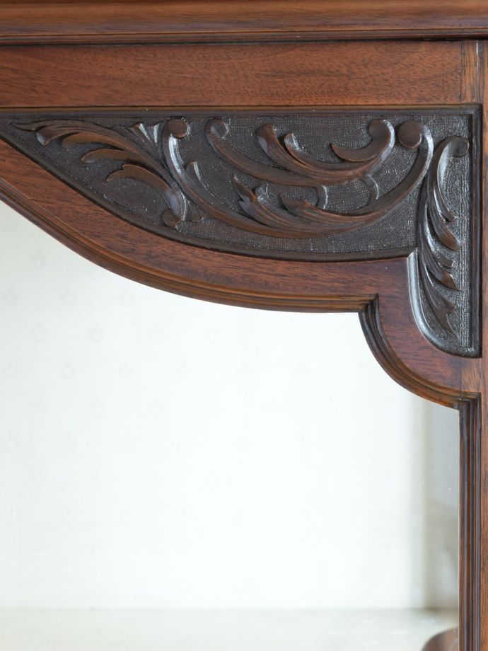 浮き彫りの美しい装飾