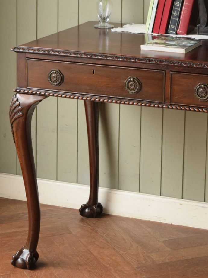 アンティークデスクの美しい木目