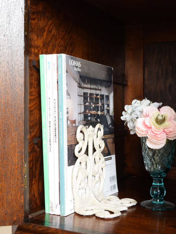 サイドボードの扉を開けると