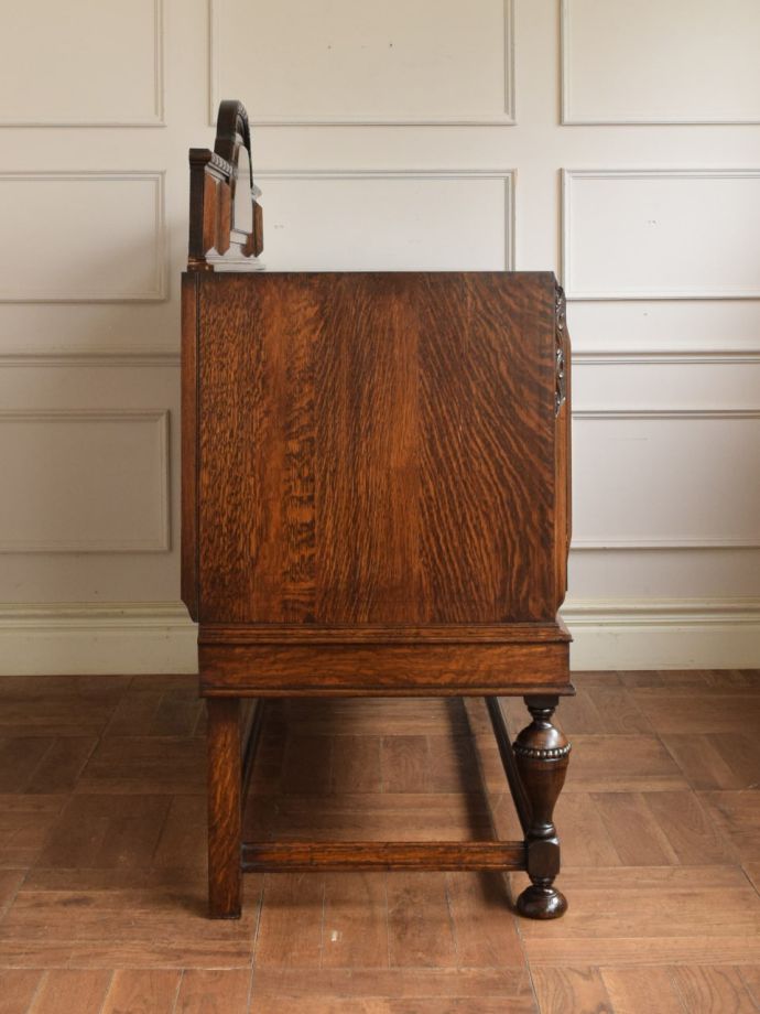 サイドボードの側面