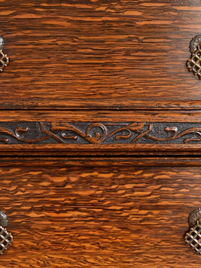 アンティークらしい彫