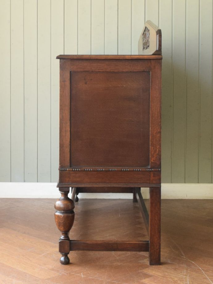 サイドボードの側面