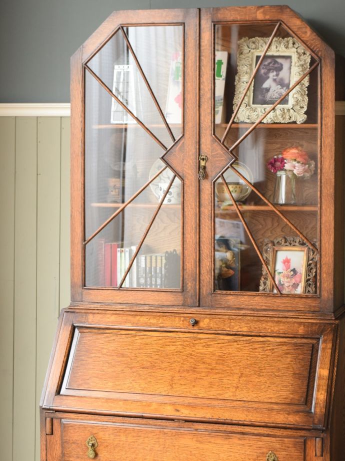 アンティーク家具らしさが漂うビューロー