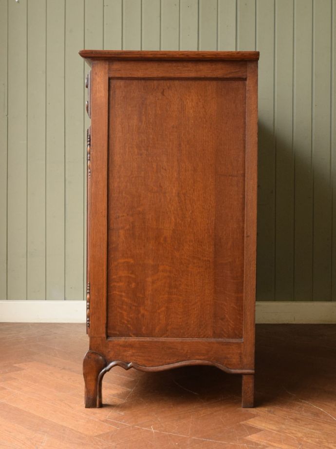 サイドボードの側面