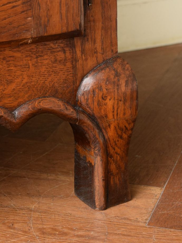 アンティーク家具の脚