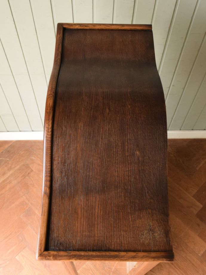 アンティークキャビネットの形